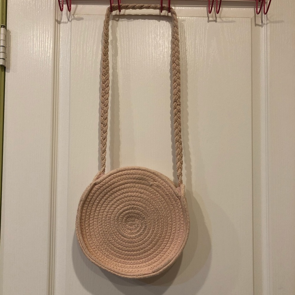 LAST CHANCE 🚨 UO woven crossbody - Picture 2 of 8